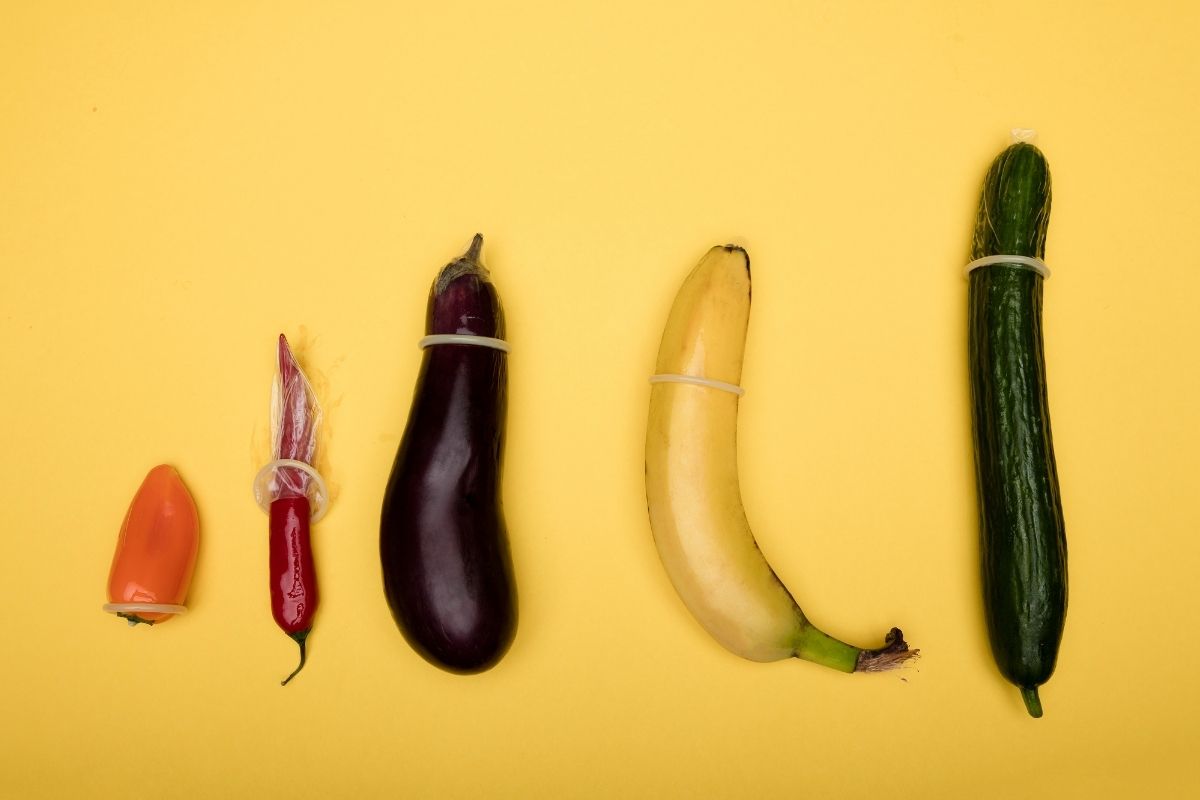 Kondomit erikokoisissa hedelmissä ja vihanneksissa