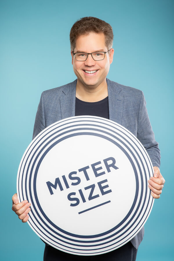 Jan Vinzenz Krause ja MISTER SIZE -logo
